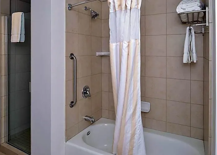 Hilton Garden Pivot Point Hotel 3*